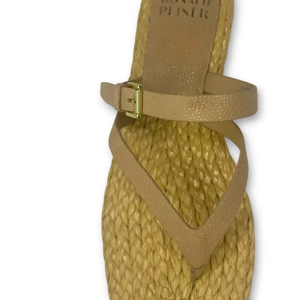 Donald Pliner Women's Heathro Thong Sandal 9.5 Sand Metallic Lizard Tan Sandals